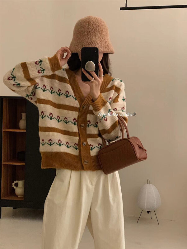 New in winter! [HEY BELLA] Korean embroidered comfortable all-match V-neck warm sweater B9541# L