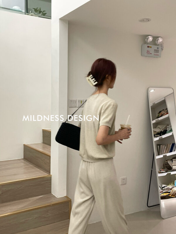 New in early autumn! [MILDNESS] solid color basic short-sleeved knitted sweater (including 10% wool) W8026# FHX