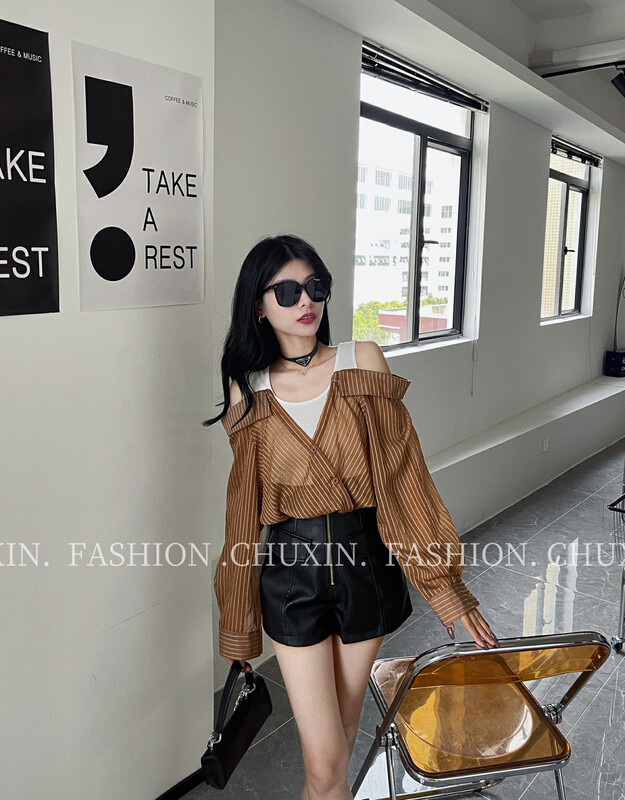 Autumn is new! [C.X original heart] niche design off-the-shoulder shirt stitching irregular fake two-piece shirt -6518# WTT
