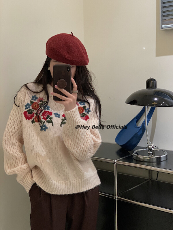 New in autumn! [HEY BELLA] Korean version of heavy industry embroidery warm sweater 9362# L