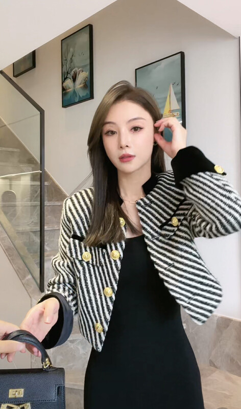 New for winter!  [X·H STUDIO] High-quality thin striped small fragrance short coat 80300# OZQ