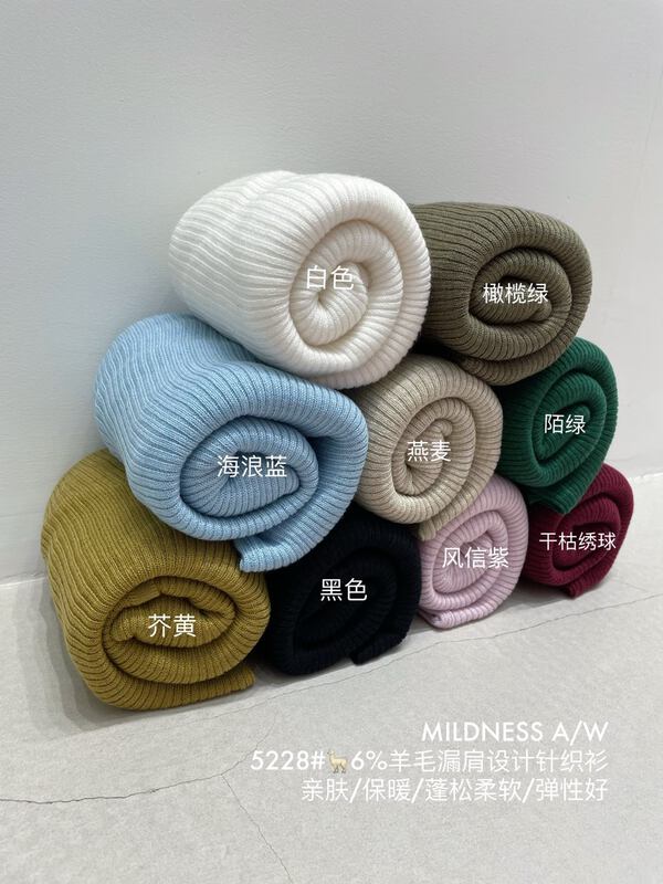 New in early autumn! [MILDNESS] Simple solid color leaky shoulder sweater 5228# FHX