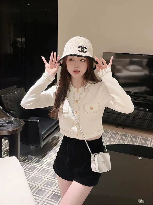 Live ⑱! New winter models!  【LINNA】Korean ladies style single-breasted gold button warm sweater with contrast color side 82921# JJ