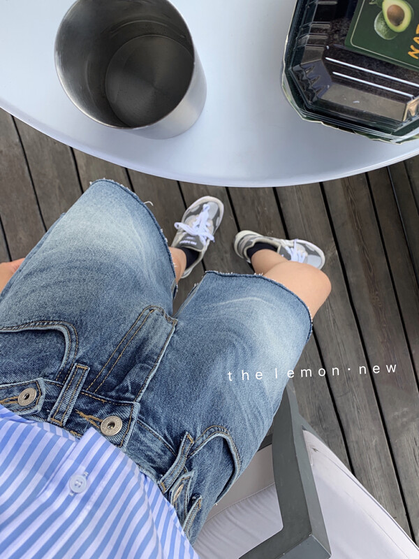 [Lemon Green Tea] chic straight loose high-waisted denim shorts with adjustable waist buttons B-836