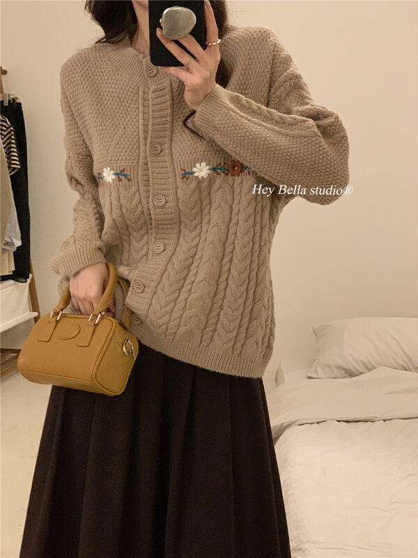 New in autumn!【HEY BELLA】embroidered comfortable all-match single-breasted loose warm sweater B9399# L