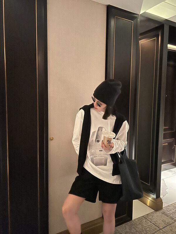[UNITY] Autumn tide brand design sense niche loose graffiti print long-sleeved T-shirt Q18003# CQW