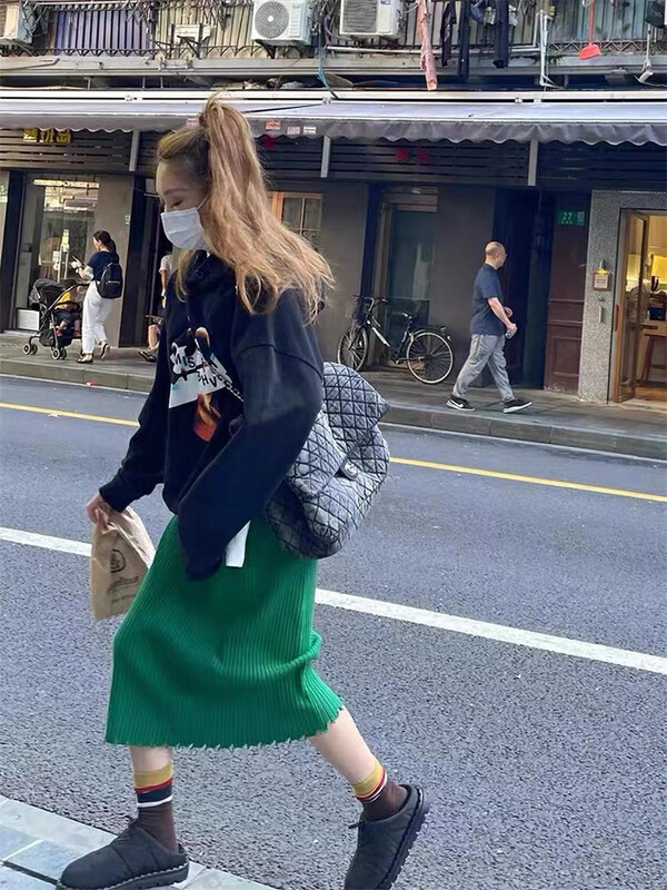 New in winter! [Fire Music] Korean version of loose high waist elastic waist hem irregular ripped edge design plus skirt 1407# WTT