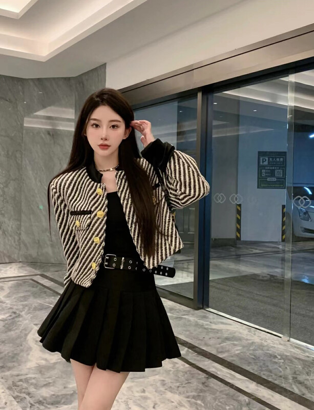 New in winter!【LINNA】Small fragrant striped all-match stand-up collar short jacket YS1-124721# JJ