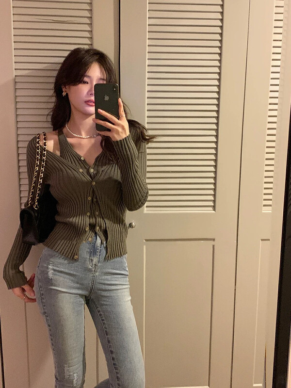 [BY] Fake two-piece women's autumn v-neck temperament exposed collarbone long-sleeved knitted cardigan 0673# HJY