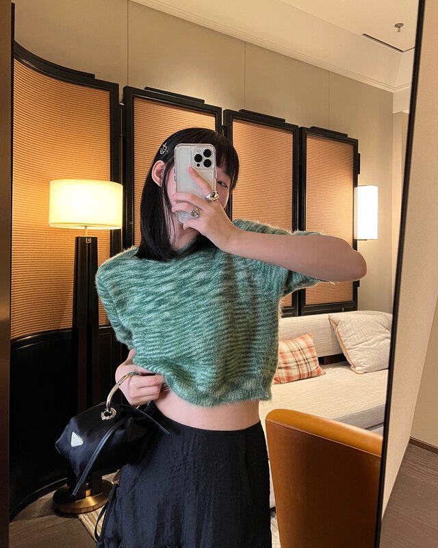 【UNITY】Casual temperament top women's small autumn and winter striped short knitted sweater UNQ17028# CQW