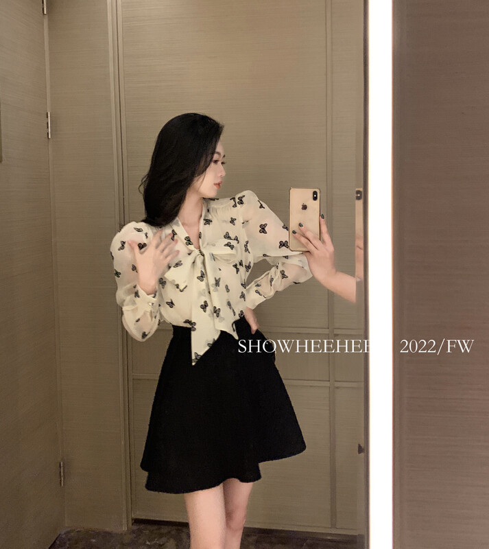 New in autumn!  [Xiu Xixi] French temperament light luxury heavy industry embroidered butterfly tie shirt 9189# JHY