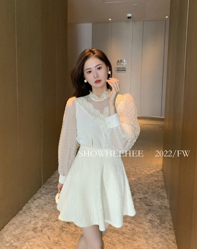 Autumn models are new! [Xiu Xixi] Temperament light and mature stitching lace hollow all-match shirt 9215# JHY