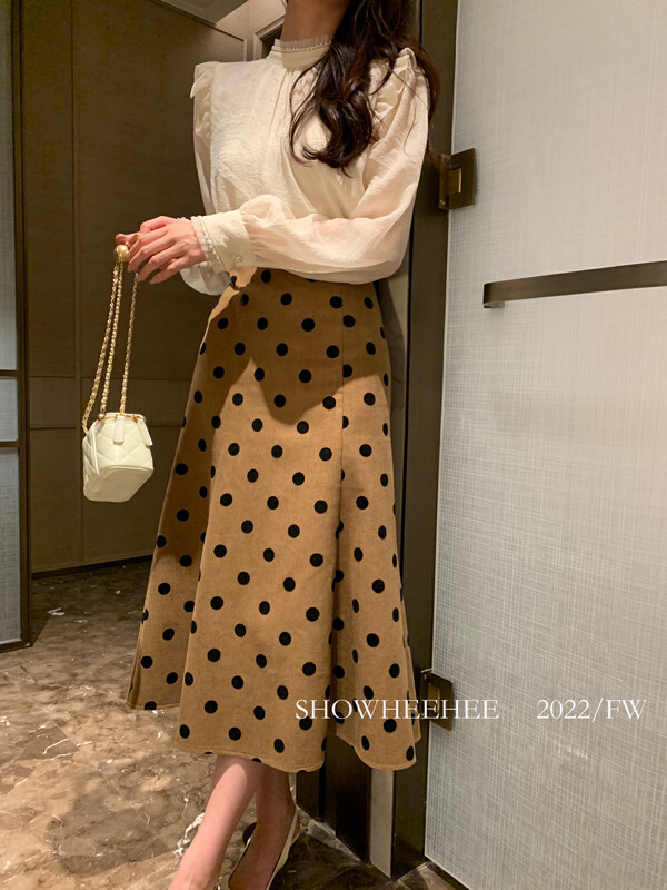 New in winter! [Xiu Xixi] temperament high-end flocking polka-dot high-waist skirt 19590# JHY