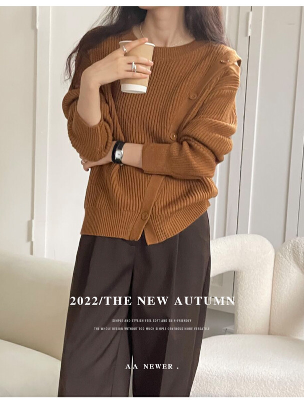 【THE MIND】Wool crew neck slanted design single-breasted sweater 71375