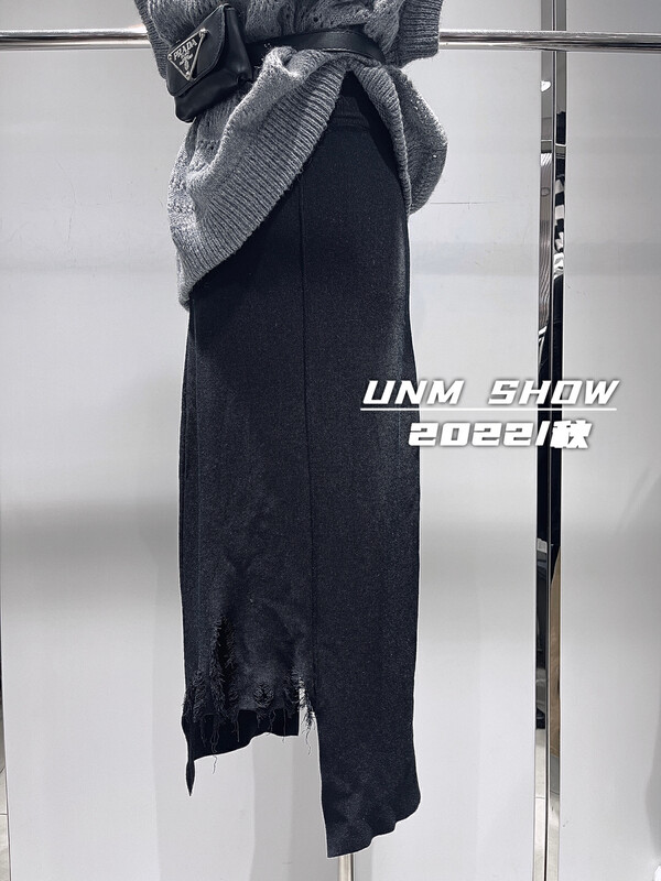 New in autumn!【UNM-SHOW】Solid color irregular hem ripped slim skirt 1330# WTT