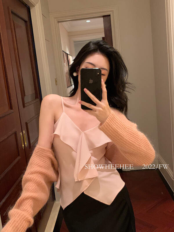 New in early autumn! [Xiu Xixi] French elegant ruffled V-neck satin suspender shirt 9219# JHY