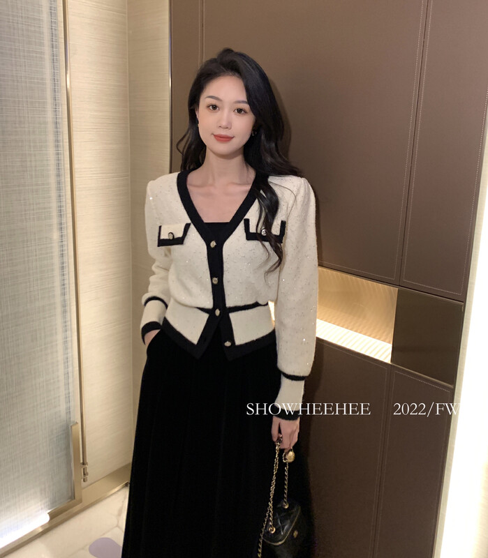 【Xiu Xixi】French gentle style with high-end sense of contrast color and customized sequined V-neck small fragrance knitted sweater 1006# JHY