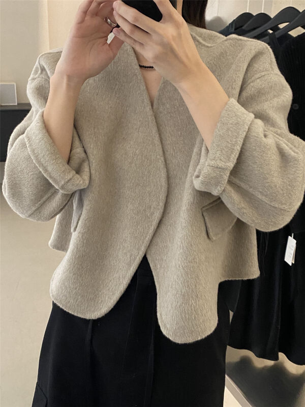 Autumn is new! [CLEAN SPACE] textured solid color all-match v-neck short jacket (70 wool, 10 alpaca) 32556# CQW