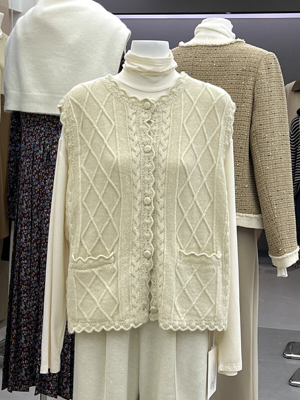 【RIN】Simple Casual Sleeveless Twist Vest Knit Sweater 2251