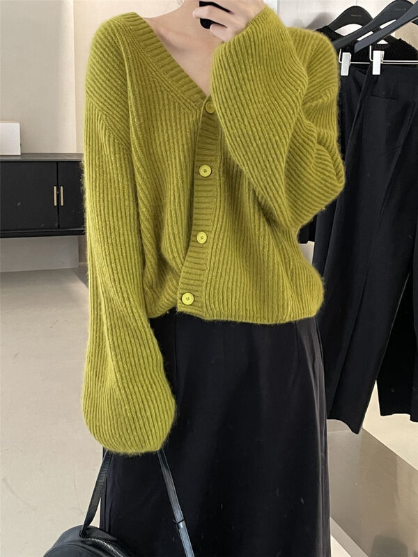 【CLEAN SPACE】Simple solid color twist button knitted cardigan 33181