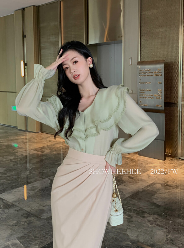 New in early autumn! [Xiu Xixi] French romantic ruffled V-neck wear a chic shirt 9200# JHY