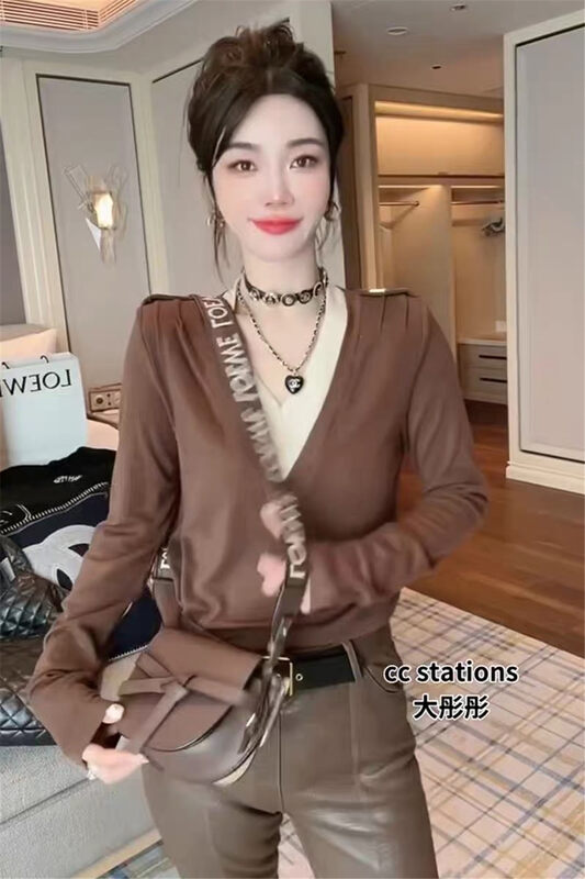 New for winter!  【TAN】Contrast color V-neck fake two-piece shirt t3713# JJ