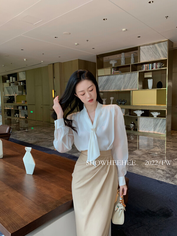 New in early autumn! [Xiu Xixi] Temperament light and mature high-quality streamer shirt (with pearl chain) 9238# JHY