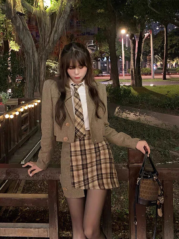 New in winter! [KIKI STUDIO] British style college jacket + plaid skirt suit (with tie) 6934# HJY