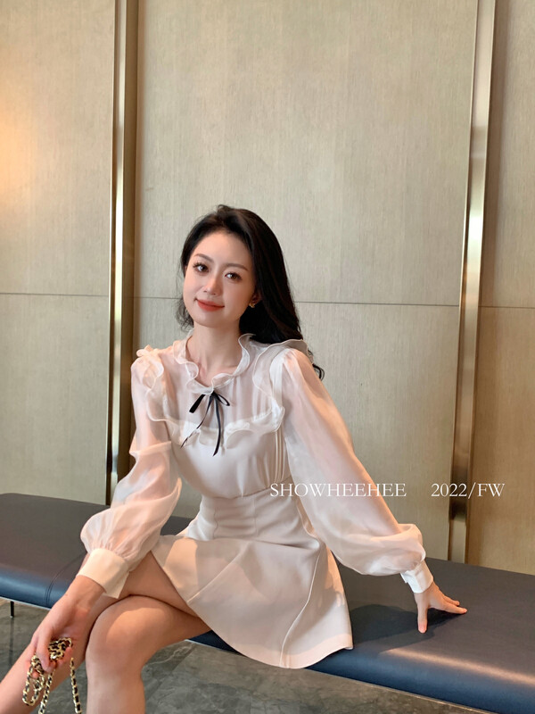 New in autumn! [Xiu Xixi] French court style lace round neck and pearl soft yarn shirt (with detachable bow) 9211# JHY