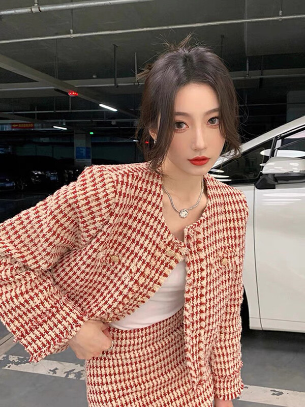 New in winter!【KIKI STUDIO】Korean version of the ladies Xiaoxiang style short coat + plaid skirt suit 6903# HJY