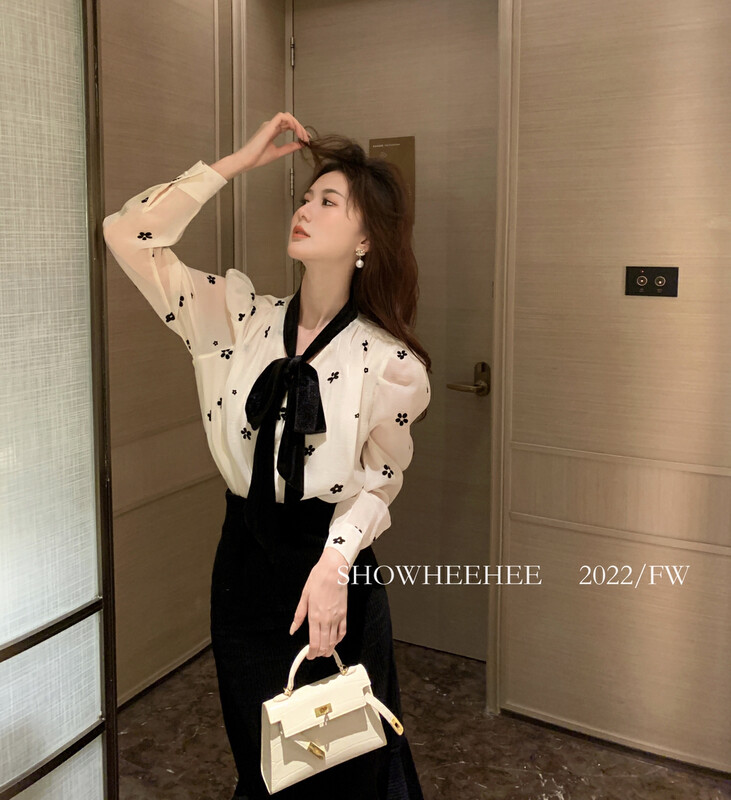 【Xiu Xixi】French elegant velvet lace-up bow collar flocking flower all-match shirt 9306# JHY
