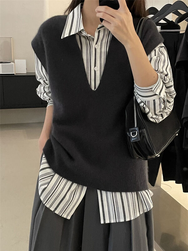 [CLEAN SPACE] Simple solid color V-neck casual vest 32981
