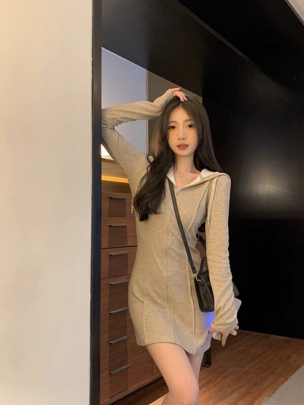 New in autumn!【KIKI STUDIO】Simple slimming plus velvet hooded dress 6856# HJY