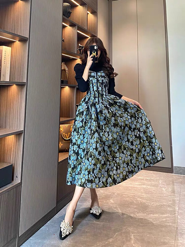 【KIKI STUDIO】Simple bottoming shirt + small design strap skirt two-piece suit 6901# HJY