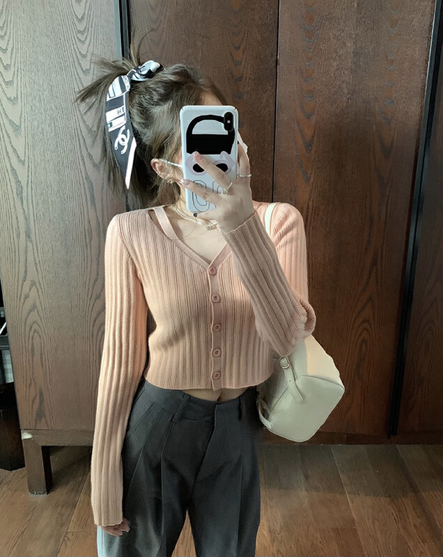 New in autumn!【KIKI STUDIO】Small short V-neck sweater 6861# HJY