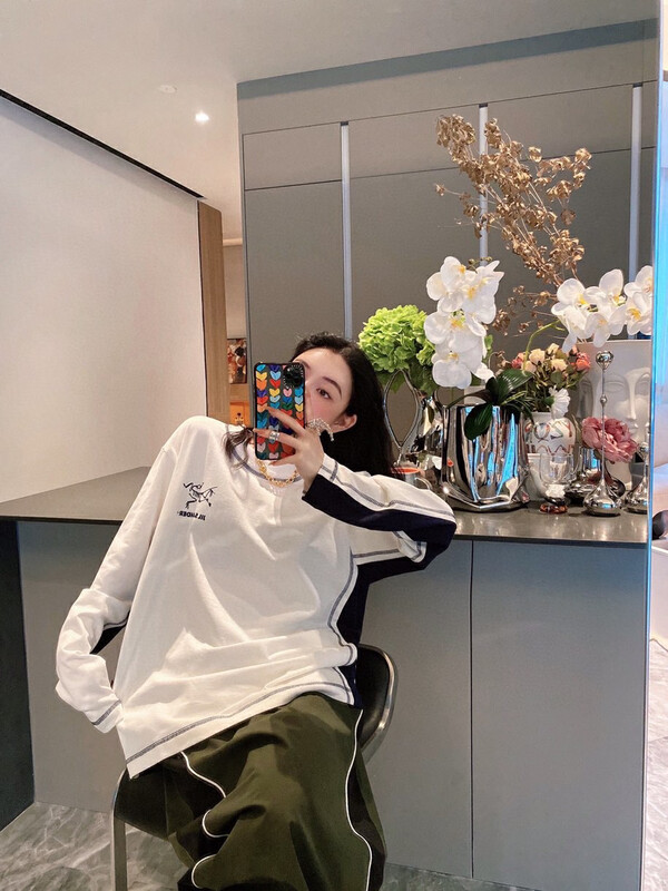 New in winter! [NANCY] Bright line contrasting round neck comfortable long-sleeved T-shirt J1001# WPL