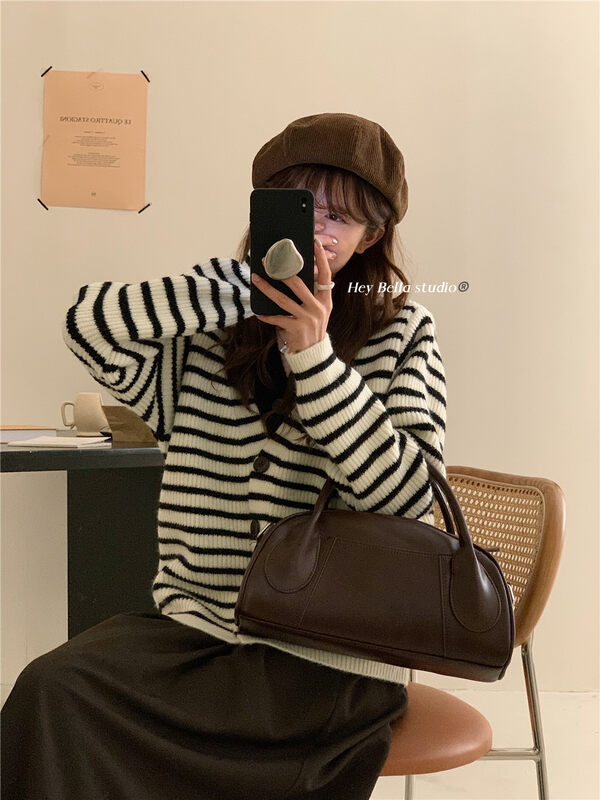 New in autumn!【HEY BELLA】V-neck single-breasted fake two-piece warm sweater B9319# L