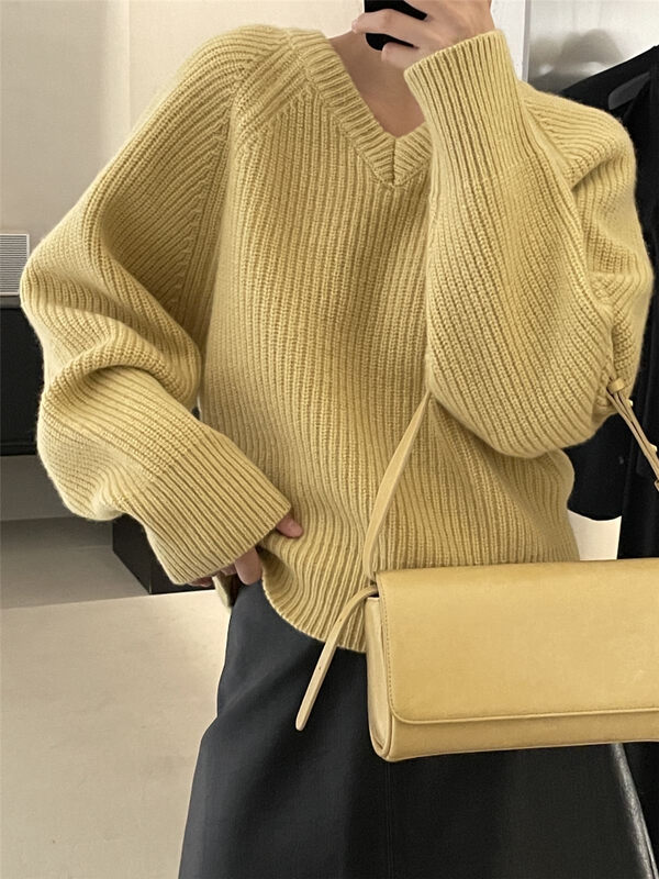 【CLEAN SPACE】Simple Solid Color V-Neck Raglan Short Warm Sweater (100 Wool) 33723# CQW