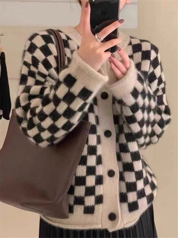 New in winter! [ARE YOU] plaid fashion single-breasted loose warm sweater 367# L