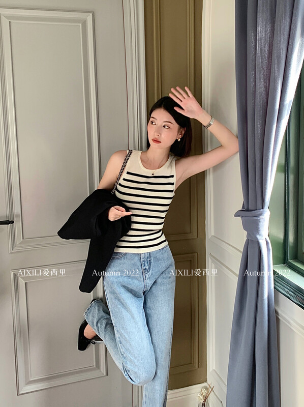 [AIXILI Aixili] round neck striped knitted sweater vest / suspenders slimming 7118