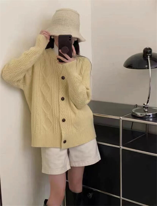 New in winter!【ARE YOU】Round Neck Single Breasted Solid Color Comfortable Warm Sweater 552# L