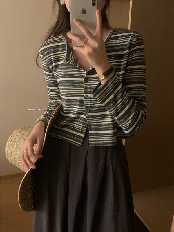 New in early autumn! [SEEK PEACH] Contrast stripe round neck single-breasted sweater 5561# LL