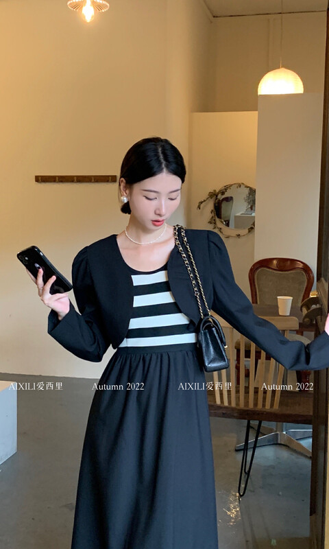 [AIXILI Aixili] Striped suspender skirt with solid color small outer suit (with small outer) to be thin 7277