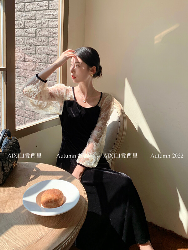 Original price 113.80! [AIXILI] Square collar and chiffon embroidered dress velvet 7018