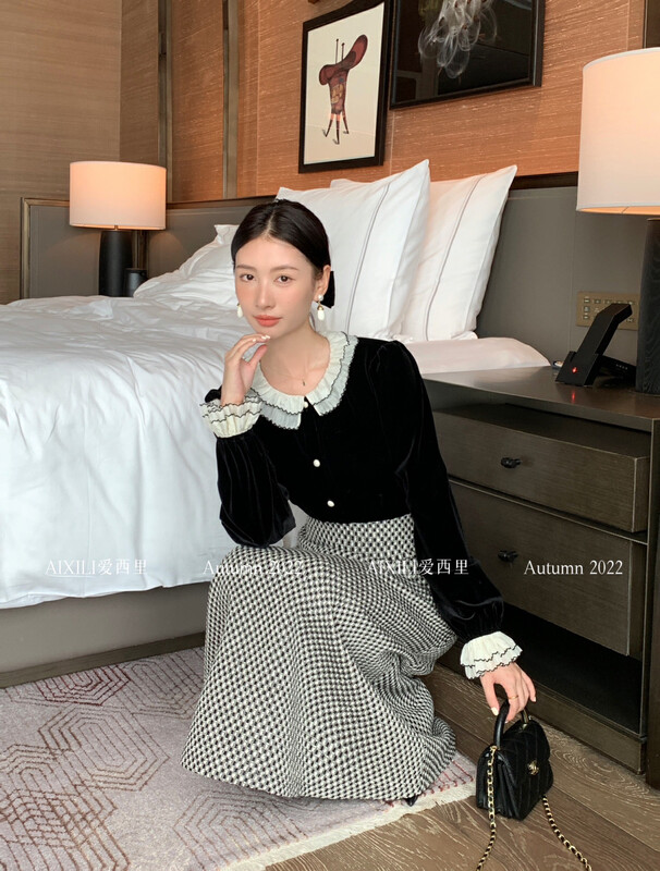 [AIXILI Aixili] Round neck with lace collar design single-breasted velvet shirt small shirt temperament 7589