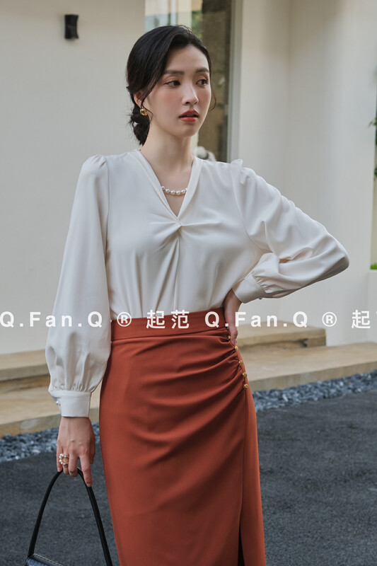New in autumn! [Qi Fan] satin v-neck featuring front kink folded design simple shirt 80239# JHY