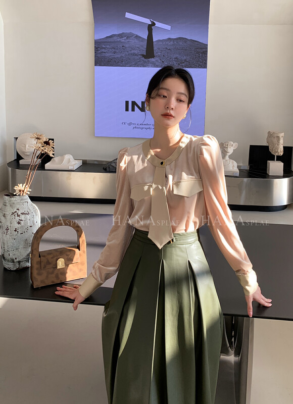 [HANNA Hanna] French elegant velvet sweater women's workplace commuting contrast color tie pullover shirt (with tie) H10602# JHY