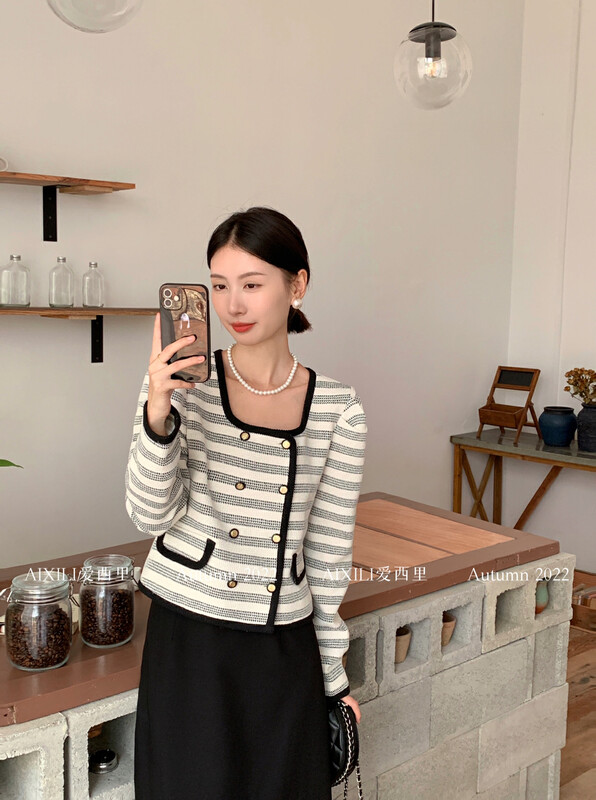 [AIXILI Aixili] Striped temperament, elegant and thin, double-breasted jacket, short jacket, body 7357