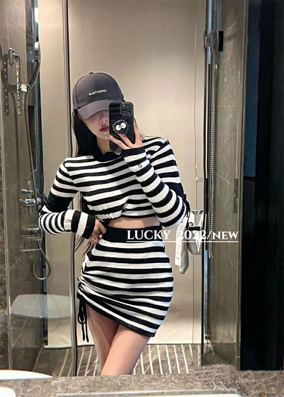 Autumn is new! [LUCKY] round neck all-match knitted sweater + slim skirt suit (with sleeves) 9552# ZXX