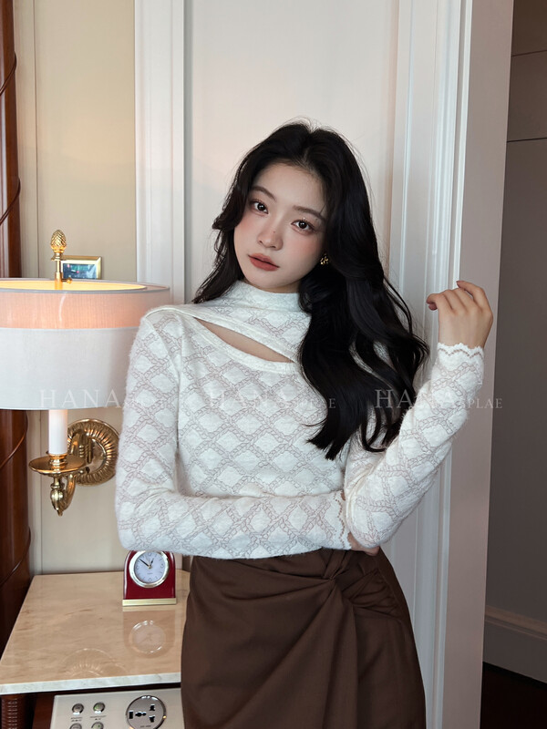 [HANNA Hanna] [Hannah] Elegant and intellectual knitwear women's 22 autumn new hollow half knitted sweater H10585